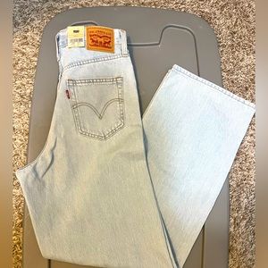 Levi’s High Waisted Straight Jeans (NWT)